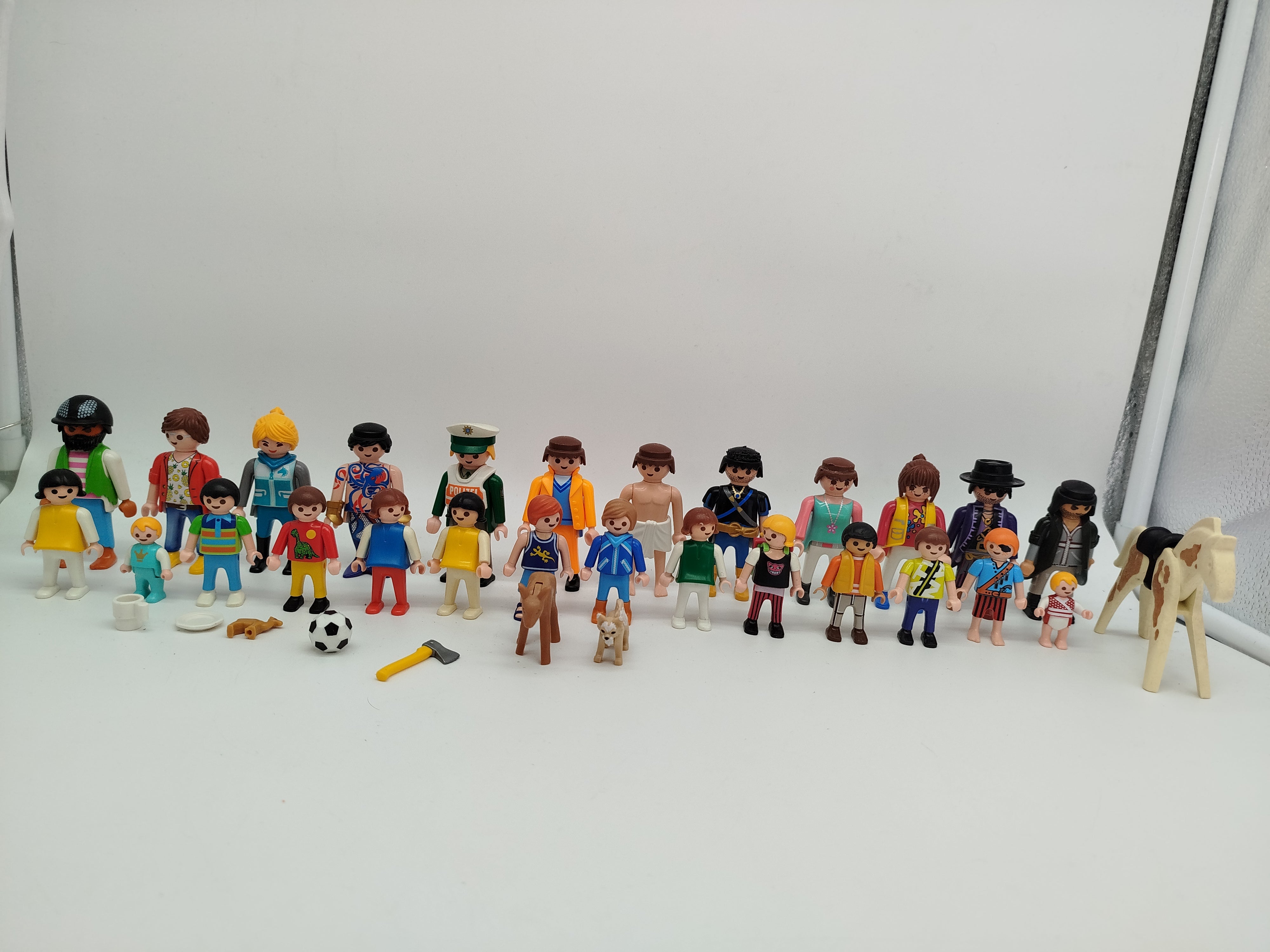 Playmobil Set von 26 Figuren & Zubehör, gut erhalten
